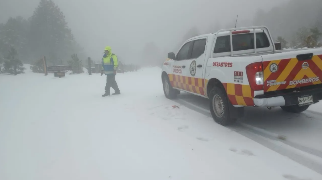 Cierre temporal del Nevado de Colima debido a congelación de rutas