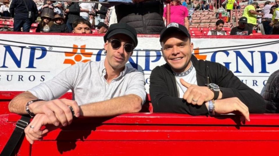 Futbolistas del América acuden a corrida de toros en la Plaza México, generando reacciones entre los aficionados