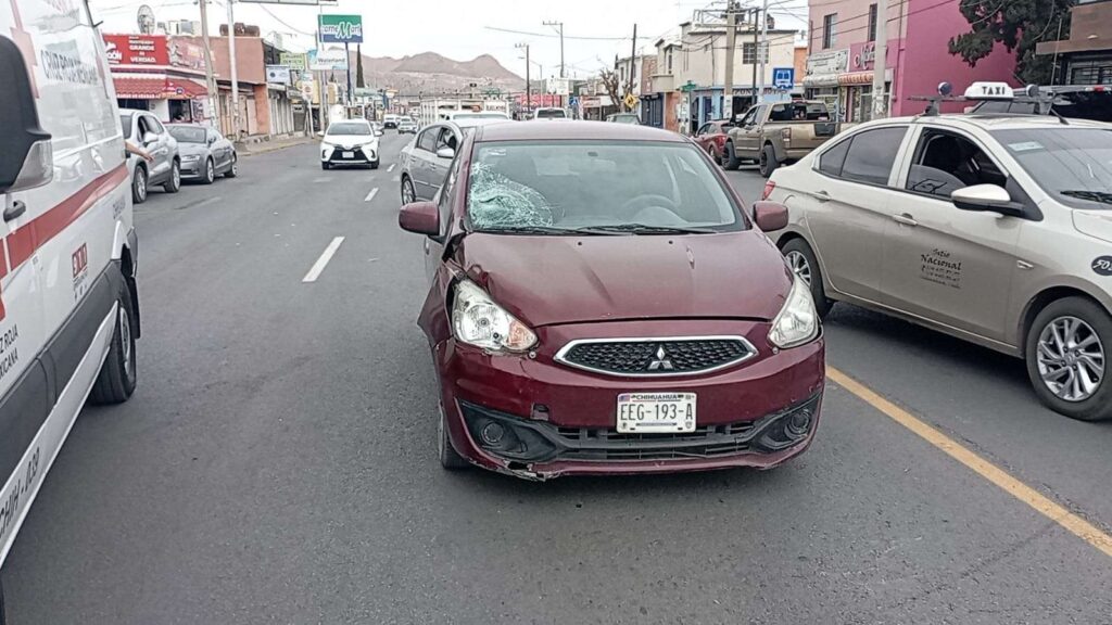 Vehículo atropella y mata a una joven de 20 años; salió disparada varios metros