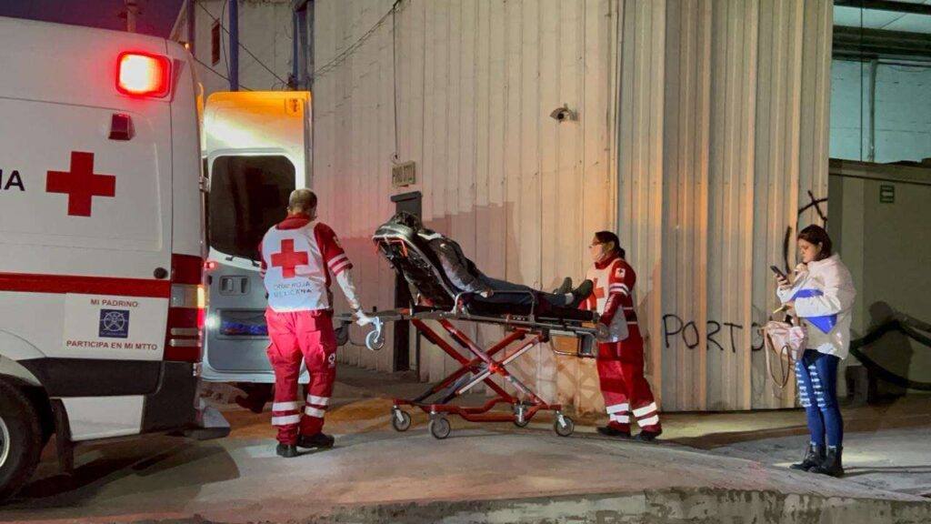Mujer herida al caer de montacargas