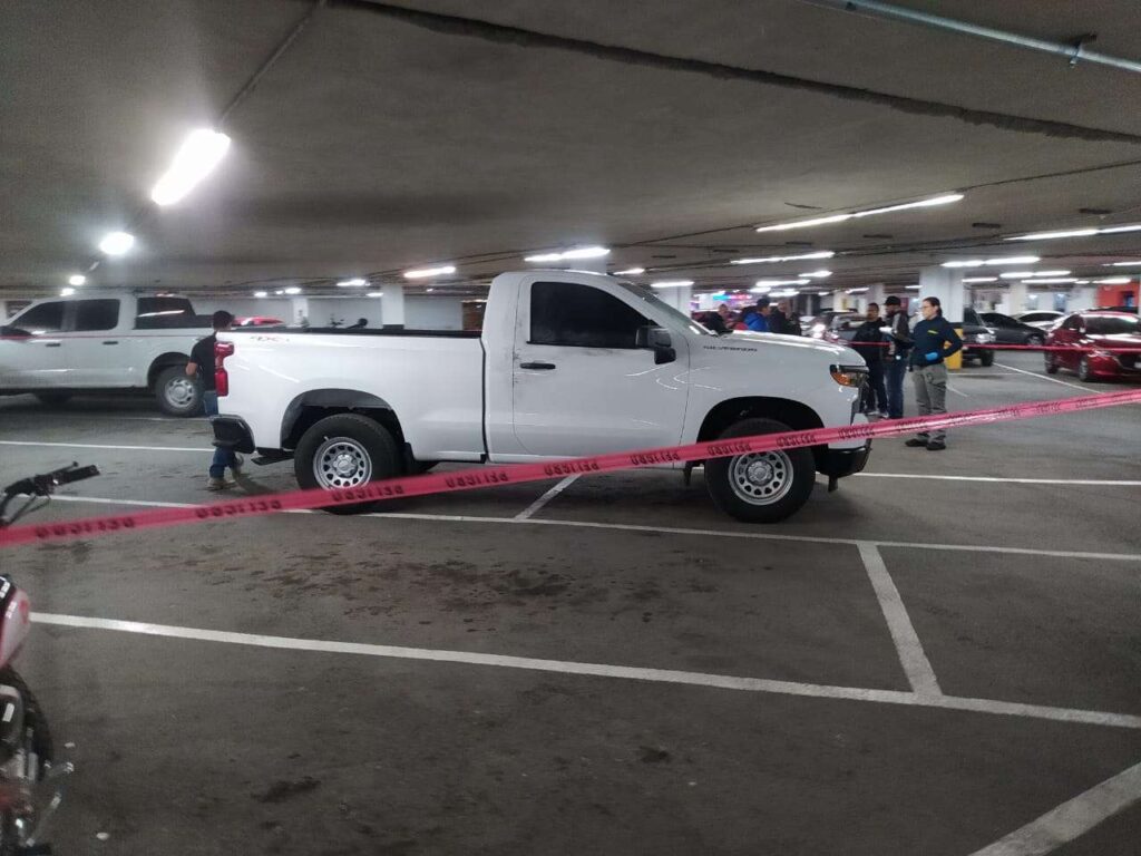 Intentan llevarse una camioneta nueva en prueba de manejo 
