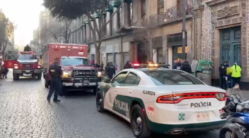 Flamazo desata incendio en el Sanborns de los Azulejos