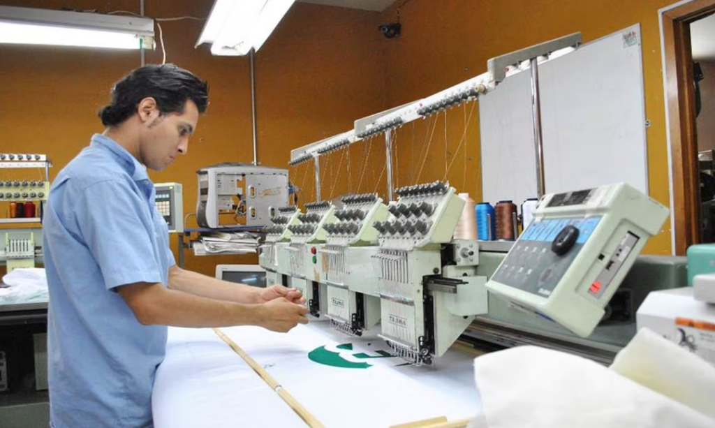 Se debilita actividad industrial en México; ya van dos meses a la baja