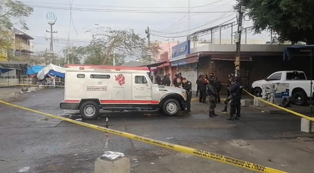 Matan a dos custodios en asalto a camioneta de valores en Guadalajara