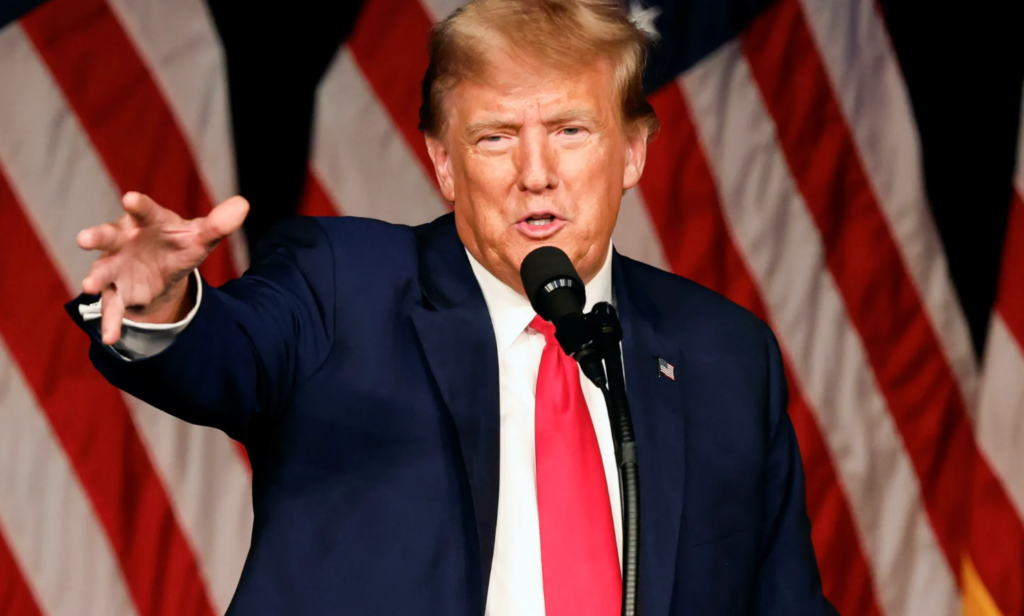 Defensa de Trump pide retrasar 30 días el pago de su multa de 355 mdd