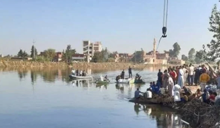 Hundimiento de un ferry en el Nilo deja 10 muertos