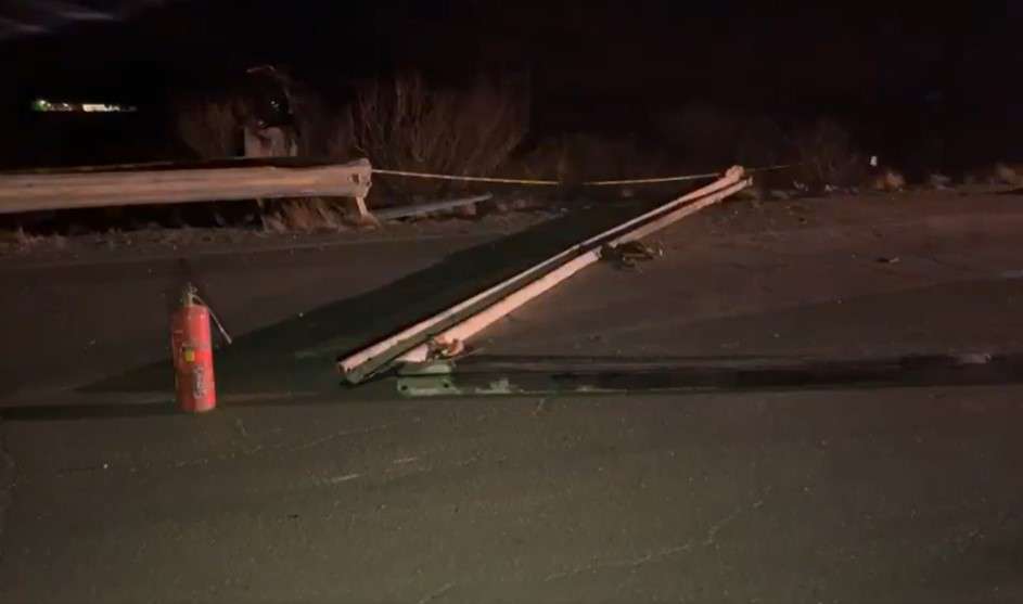 Muere mujer en fuerte volcadura en carretera de Chihuahua
