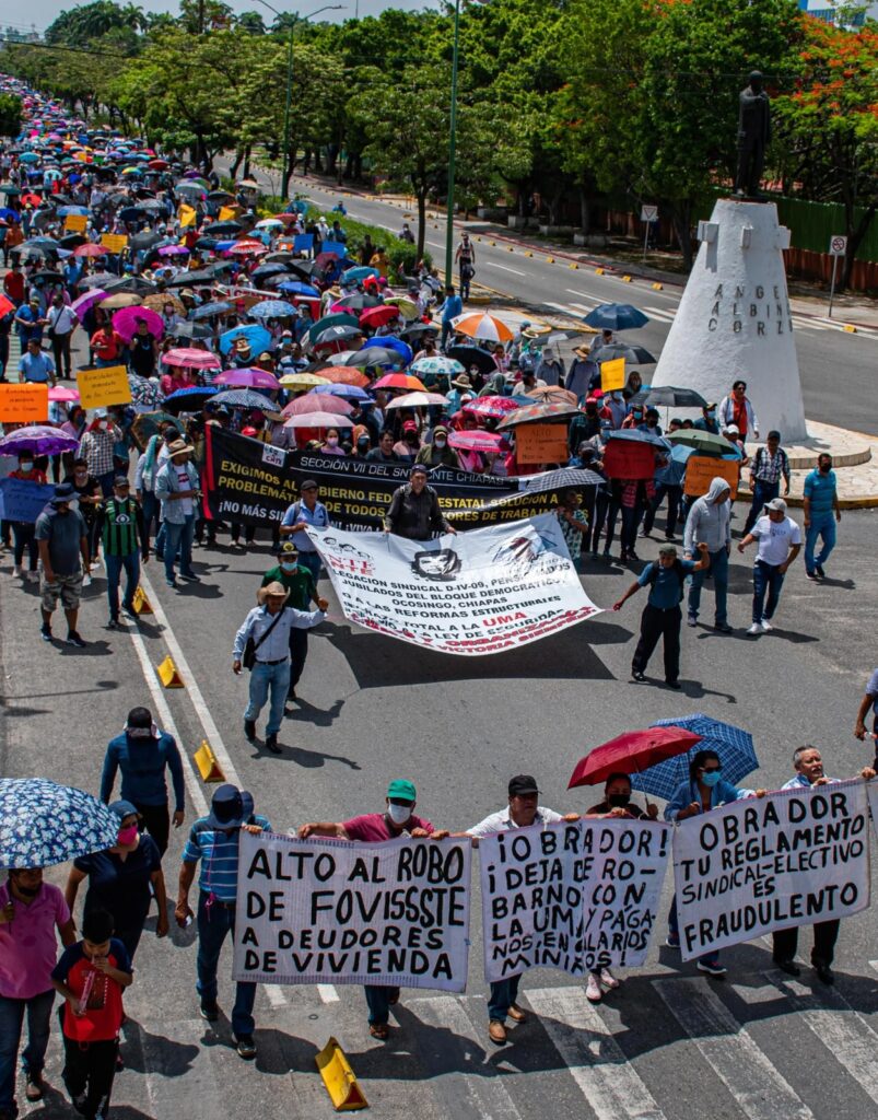 AMLO agradece a CNTE y SNTE por no registrarse conflictos magisteriales en el sexenio
