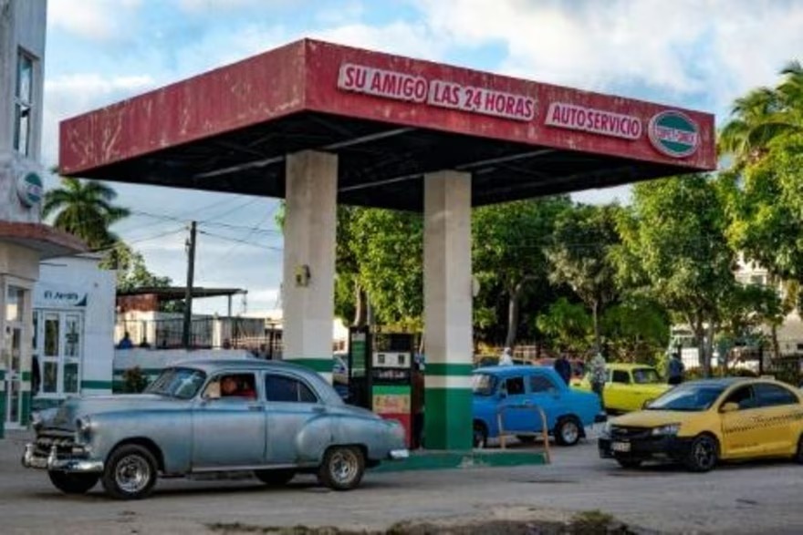 El ministro de Economía de Cuba es destituido en plena crisis del combustible