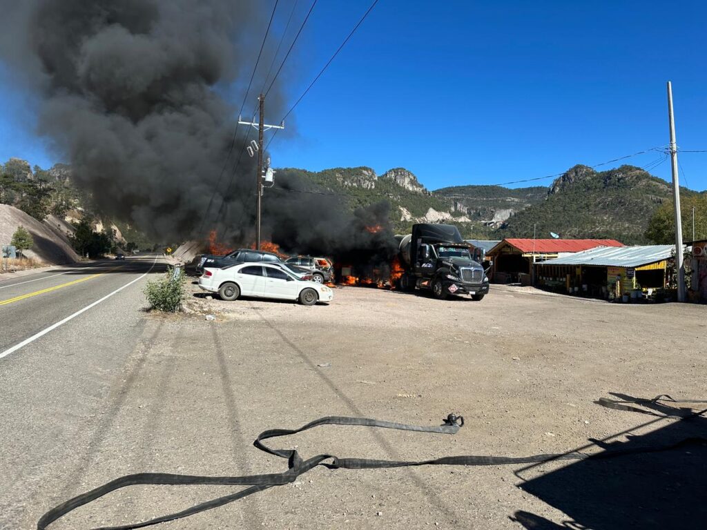 Incendio de pipa en la supercarretera a Mazatlán