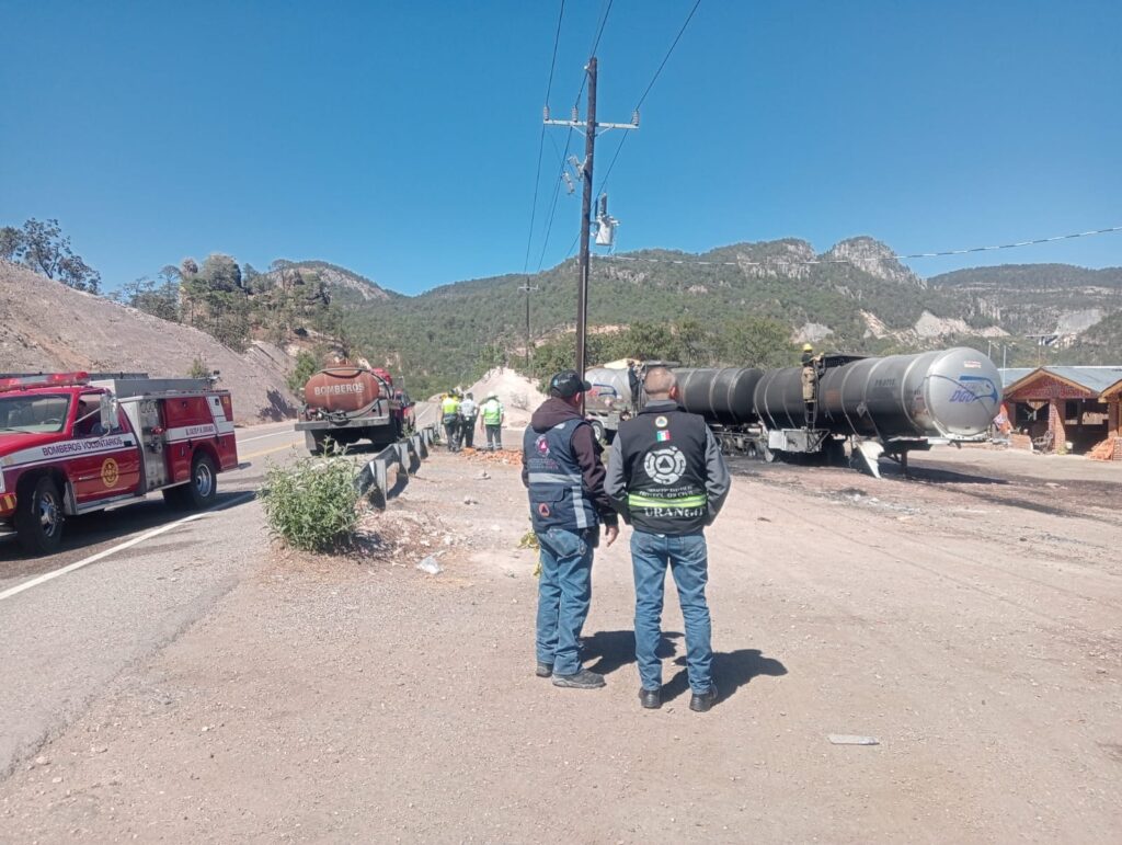 Controlado incendio de la pipa en la Supercarretera