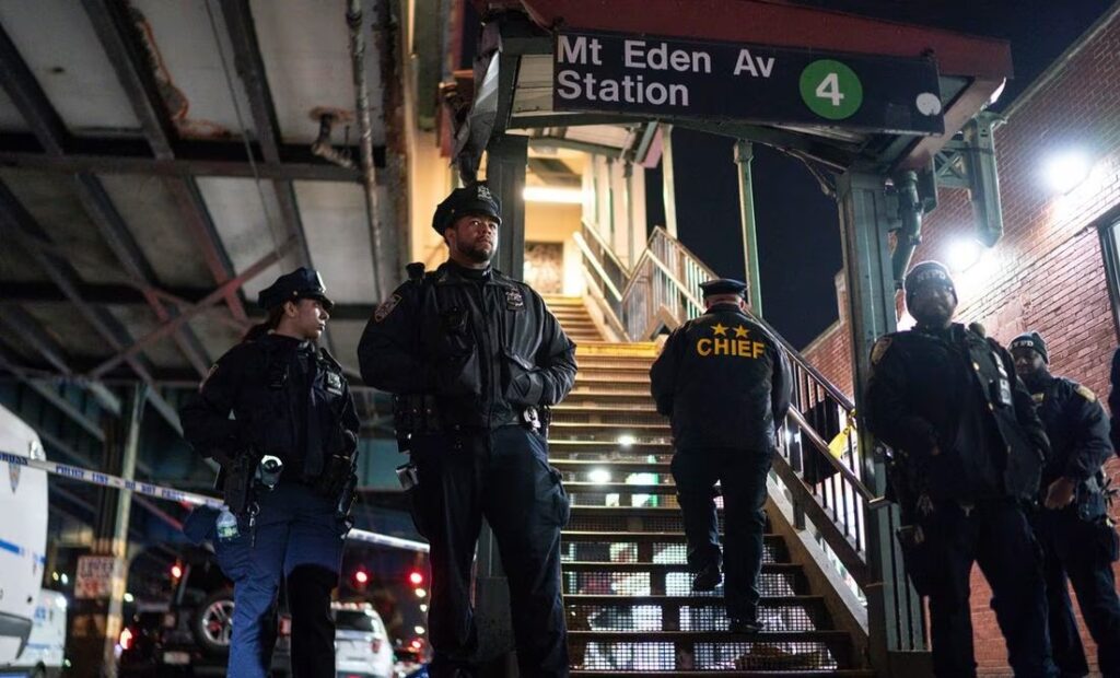 Mexicano muere por bala perdida en tiroteo en Metro de Nueva York