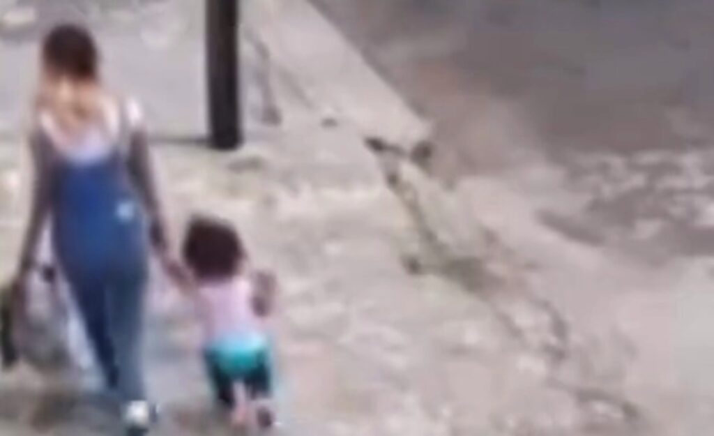 Mujer abandona a niña en calles de Álvaro Obregón; lleva 4 días en Fiscalía