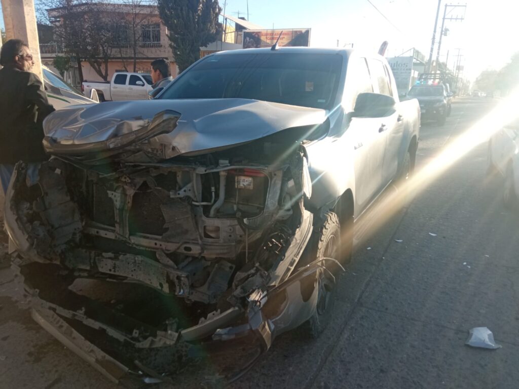 Taxista provocó impresionante accidente
