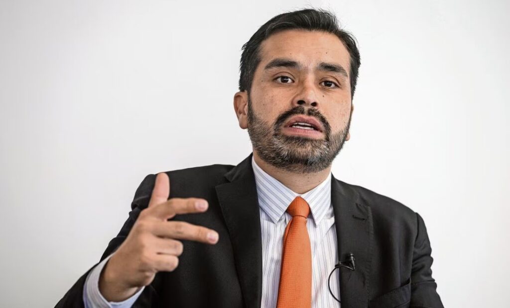 Álvarez Máynez califica como “acto cobarde» la vulneración de datos personales de Natalie Kitroeff