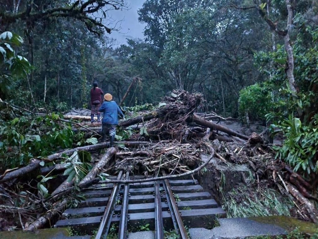 Deslizamiento de tierra en Perú deja 2 desaparecidos y 12 heridos