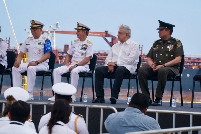 AMLO inaugura rompeolas del Puerto de Salina Cruz en Oaxaca