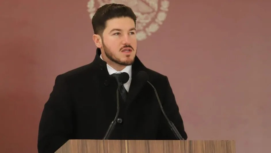 Samuel García afirma que texanos invertirán «dineral» en cargadores eléctricos en NL