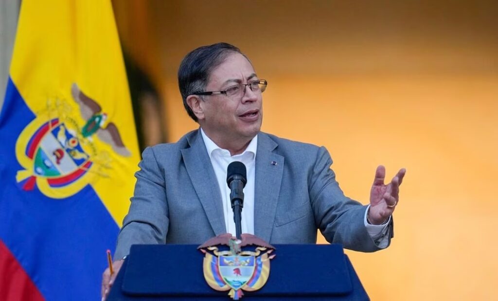 Gustavo Petro anuncia que Colombia suspenderá la compra de armas a Israel