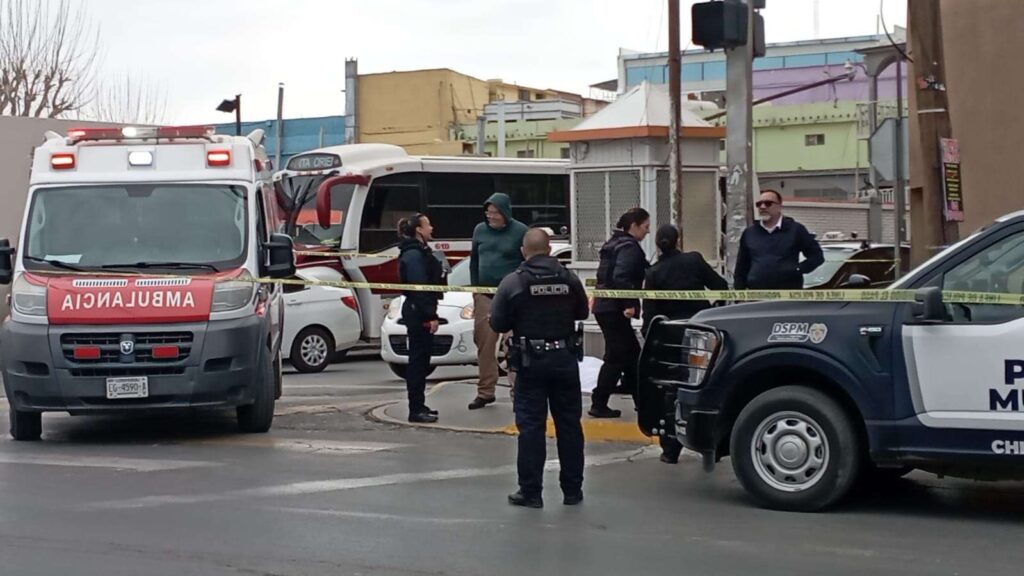 Fallece adulto mayor cuando caminaba por calles del centro; se investiga posible infarto