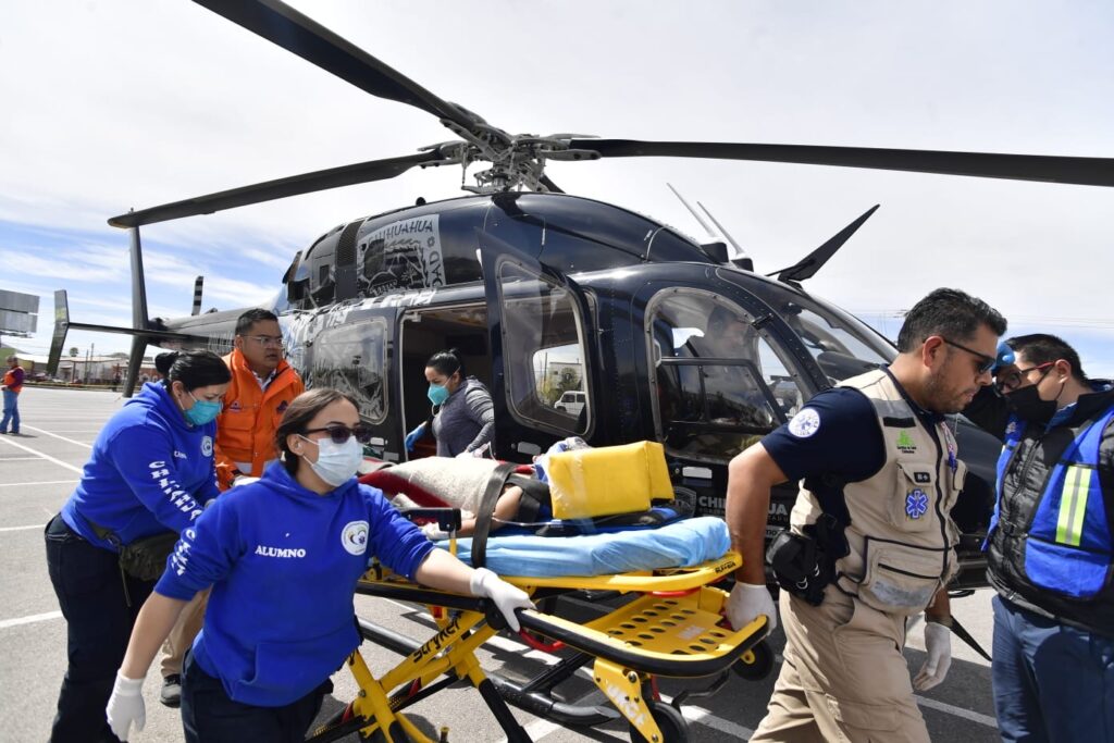 Trasladan a un hospital en helicóptero a menor venezolano embestido en la carretera