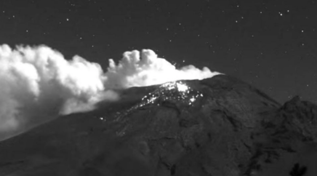 Popocatépetl: Aumento de actividad volcánica provoca caída de ceniza, alertando a tres estados