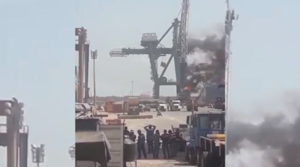 Enorme grúa cae en el Puerto de Altamira después de un incendio