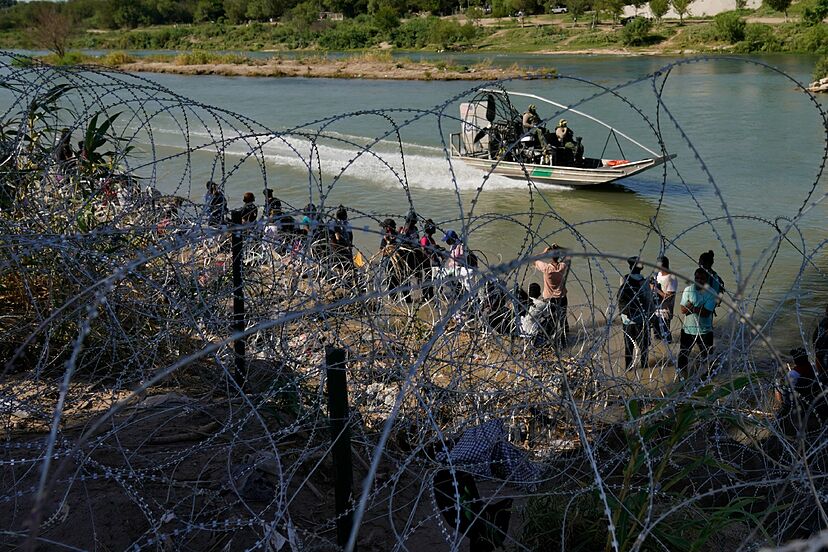 Corte de EU suspende indefinidamente ley antimigrante de Texas
