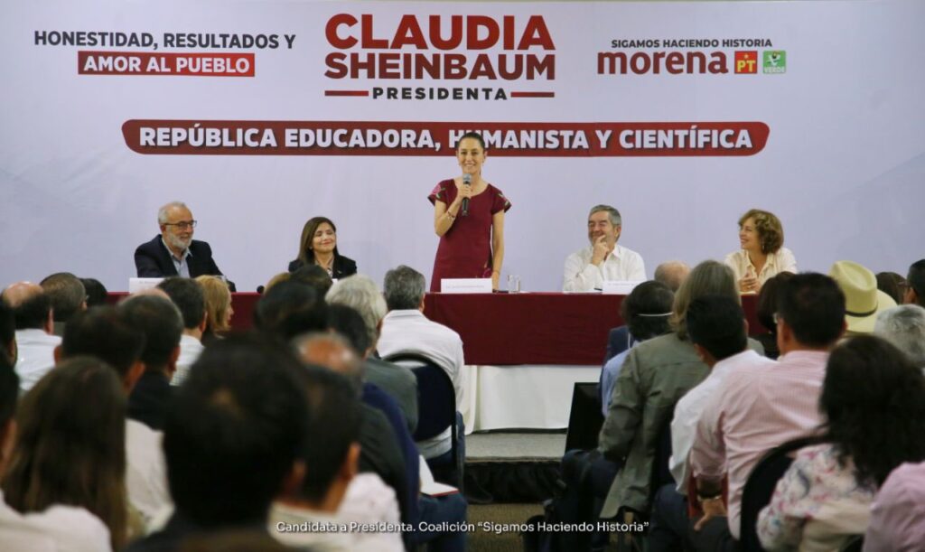 Sheinbaum se compromete a crear 300 mil plazas universitarias y duplicar becas a estudiantes