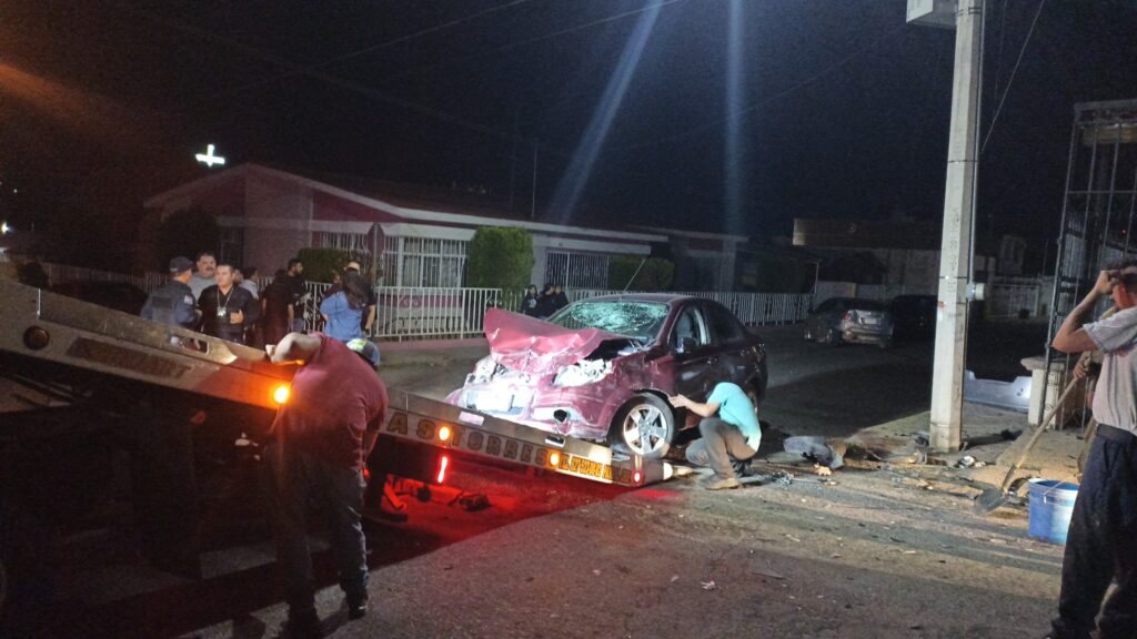 Al menos 6 lesionados en aparatoso choque en la colonia Altavista