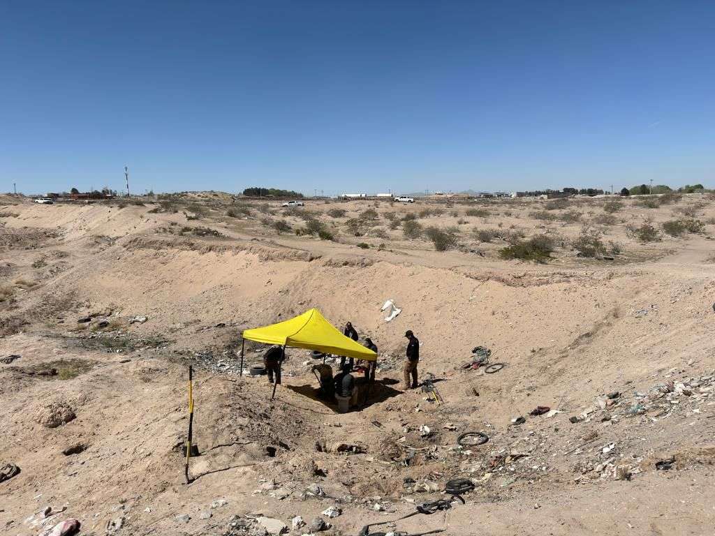 Continúan excavaciones en fosa clandestina