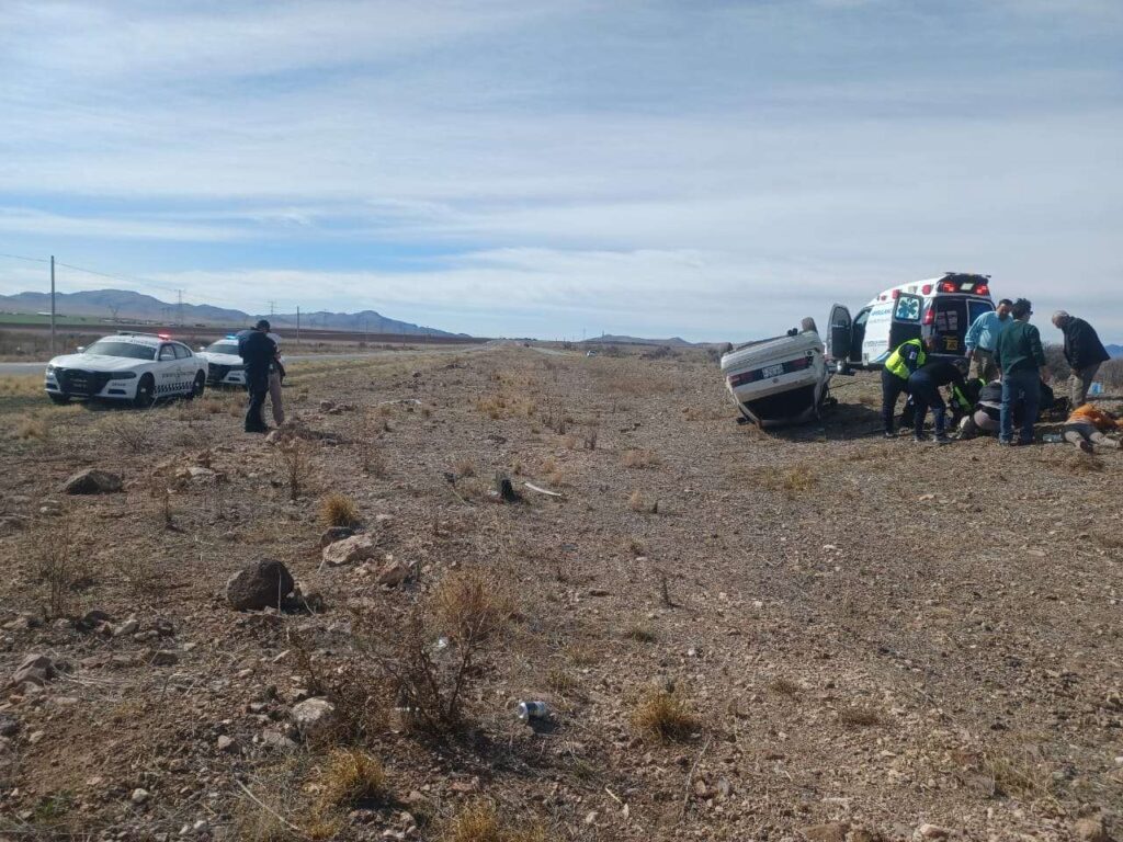 Uno sin vida y al menos 5 heridos tras volcadura