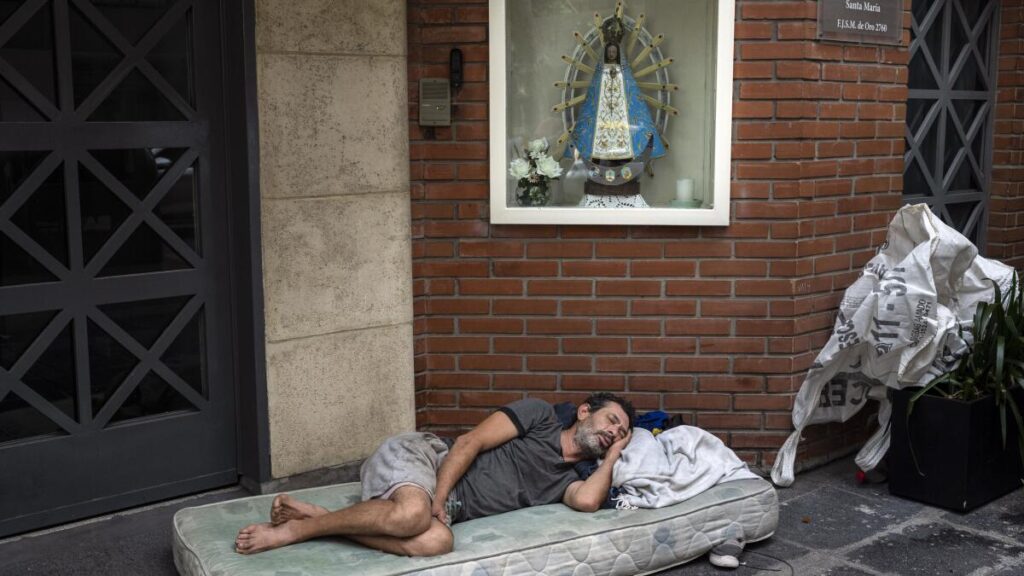 Indigencia en Argentina llega a su nivel más alto en casi dos décadas
