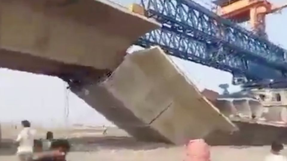 Puente en construcción más grande de la India se derrumba
