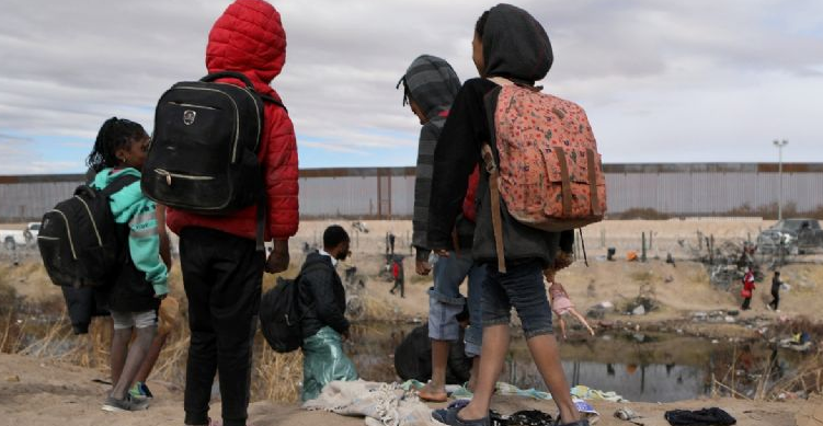 Corte Suprema de EU congela «ley antimigrante»; policías ya no podrán detener migrantes