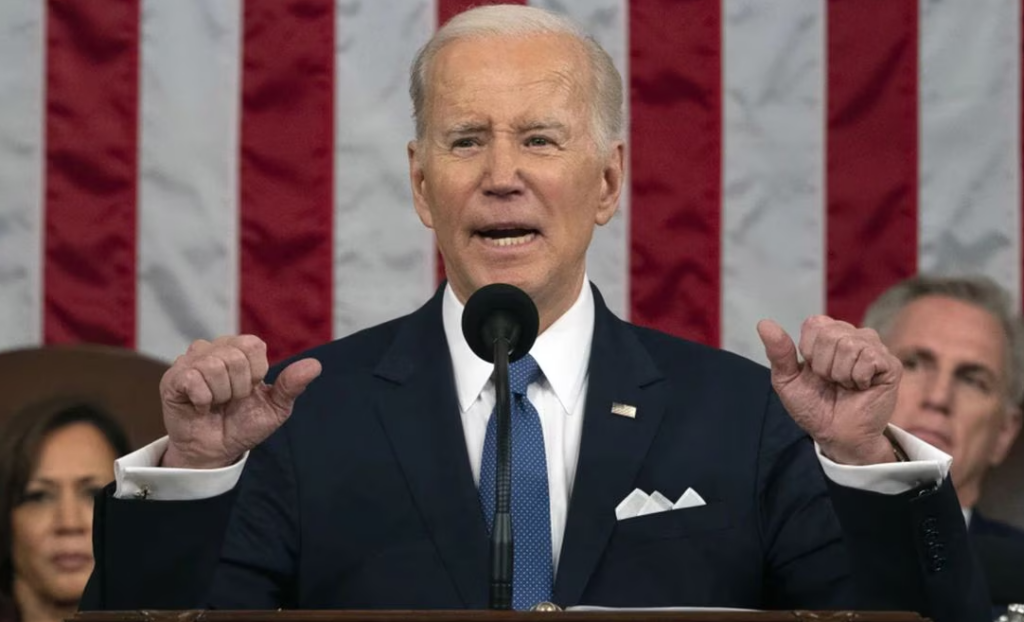 Biden aprueba un presupuesto de 1.2 billones de dólares en Estados Unidos