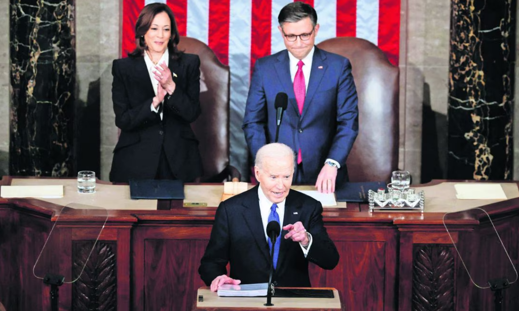 Biden llama a unión en defensa de la democracia