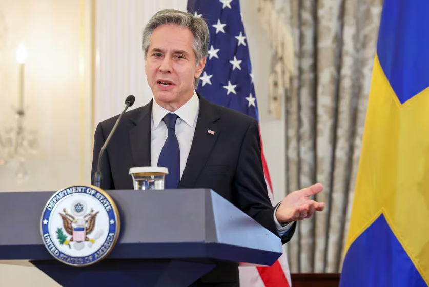 Antony Blinken le pidió al primer ministro de Haití que acelere un cambio de gobierno para superar la crisis de violencia
