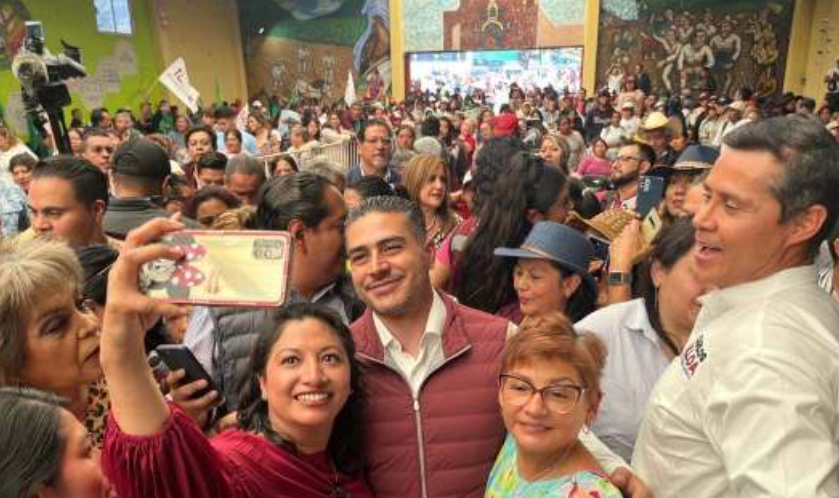 Con música y porras, Harfuch inicia su campaña al Senado