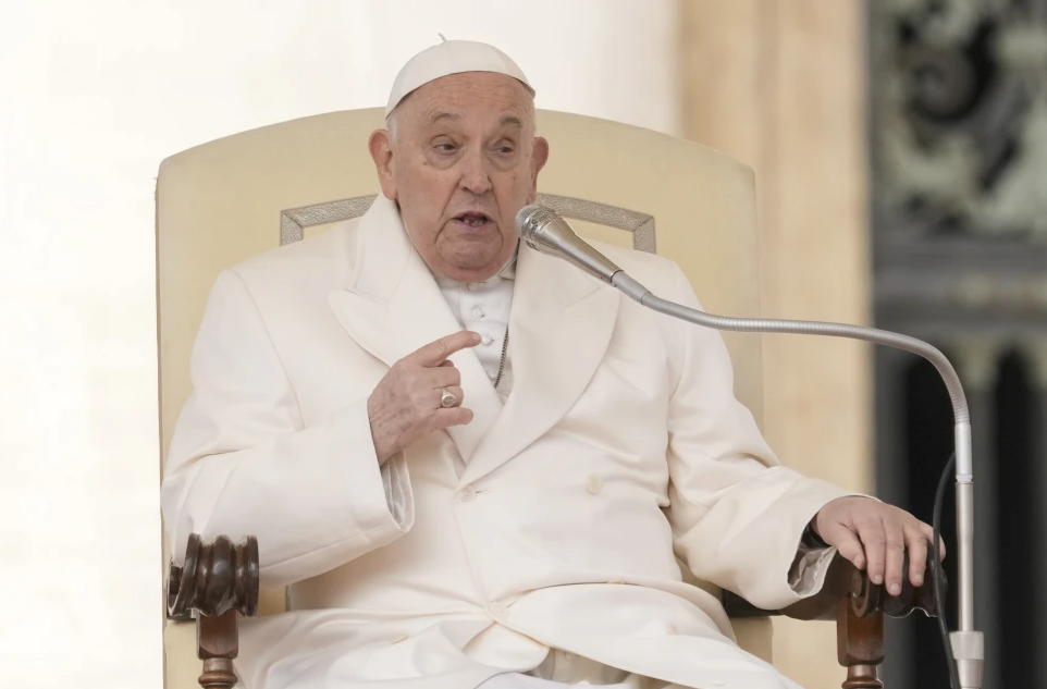 El Papa reconoce las críticas y los problemas de salud; niega un posible retiro