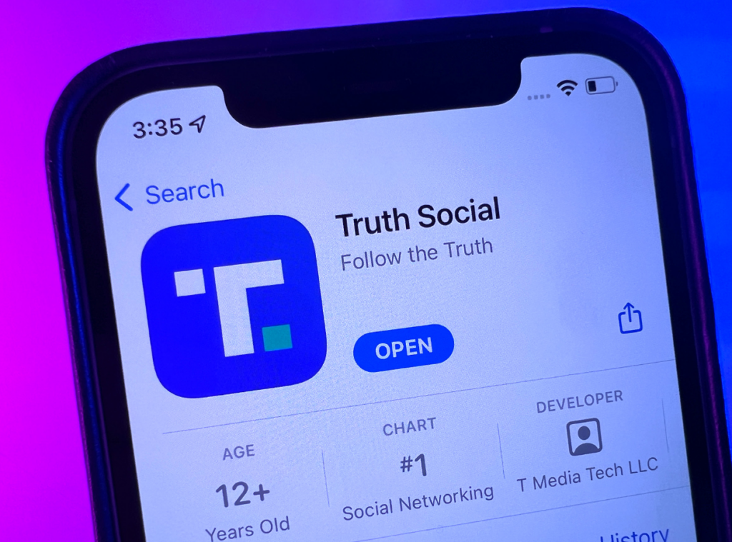 Truth Social, red social de Trump, podría ser adquirida por 6 mil millones de dólares