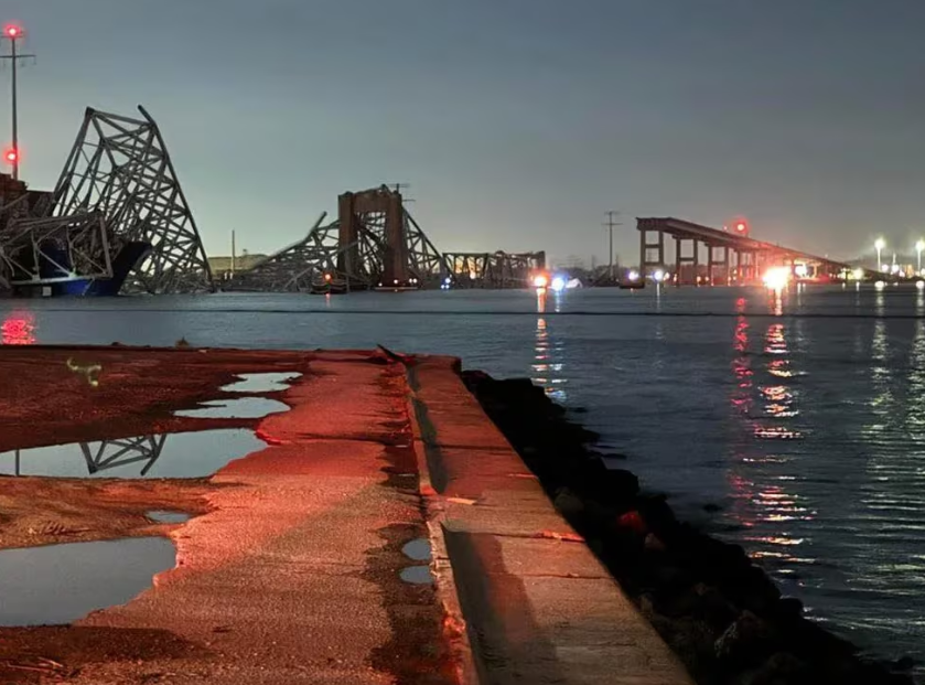 Barco impacta contra el puente Francis Scott Key en Baltimore y provoca su desplome