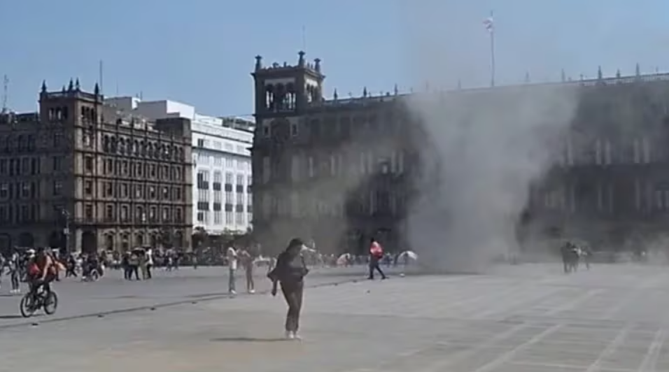Tiktoker grabó un extraño fenómeno en el Zócalo de la CDMX