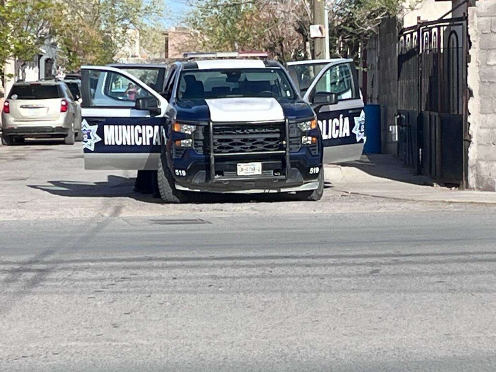 Joven ataca a balazos a su vecino tras pleito; disparó a su vivienda y su vehículo