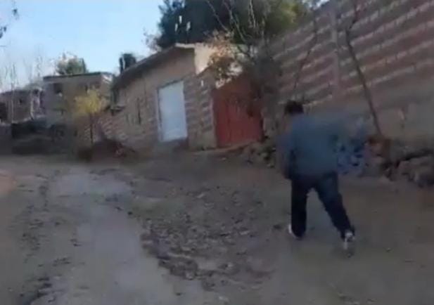 VIDEO: Mujer graba a presunto acosador sexual en Oaxaca y la policía nunca llega