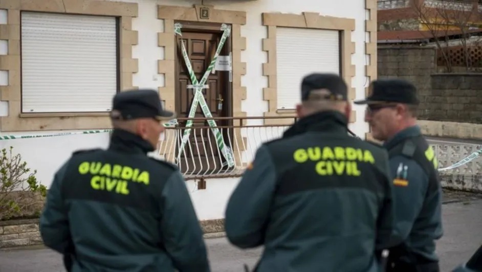 Hombre estrangula a su madre y después se ahorca en España