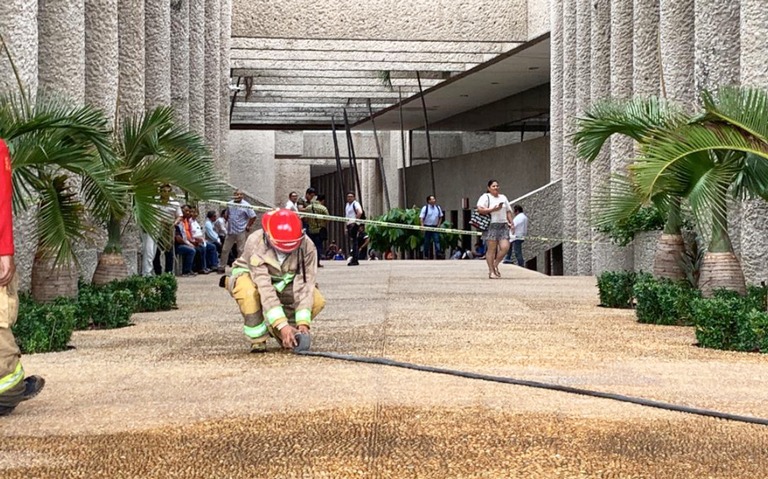 VIDEO: Reportan incendio en edificio de gobierno en Tabasco; desalojan a 400 personas