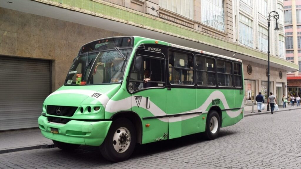 Morena propone hasta 30 años de cárcel por violación en transporte público