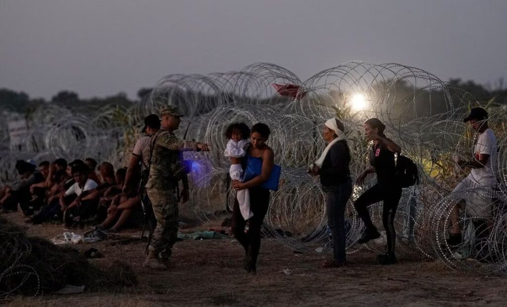 Corte de EU extiende suspensión de ley que permitiría a Texas detener a migrantes