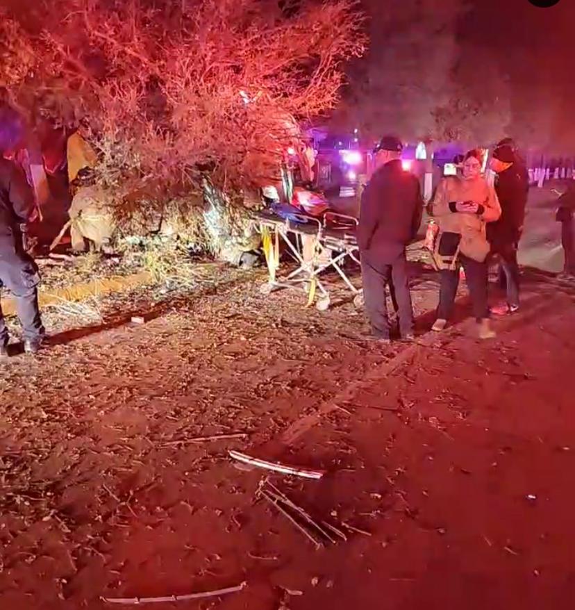Dentro de su destrozada camioneta quedó prensado (imágenes)